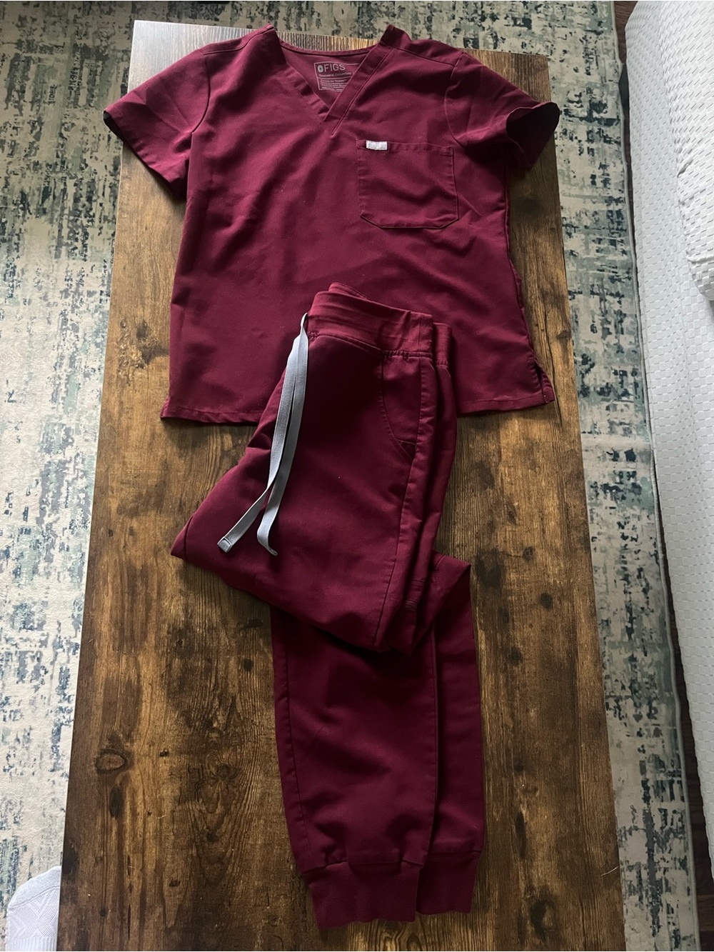 FIGS Women’s Burgundy Scrub Set
